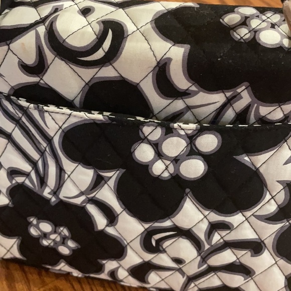 VERA BRADLEY STRUCTURED QUILTED handbag crossbody  purse FLORAL BLACK WHITE NWOT - Picture 2 of 16